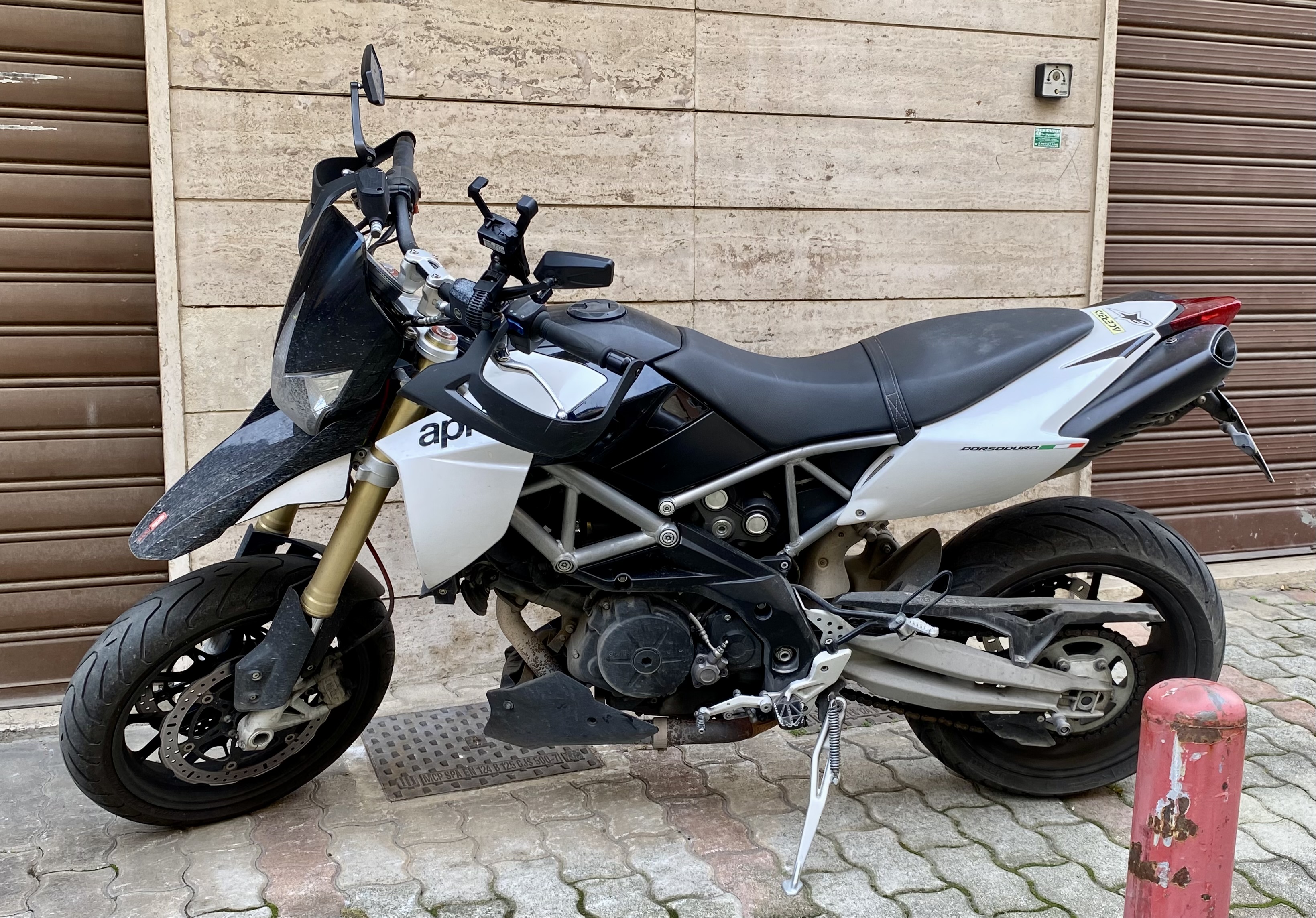 Aprilia Dorsoduro 900