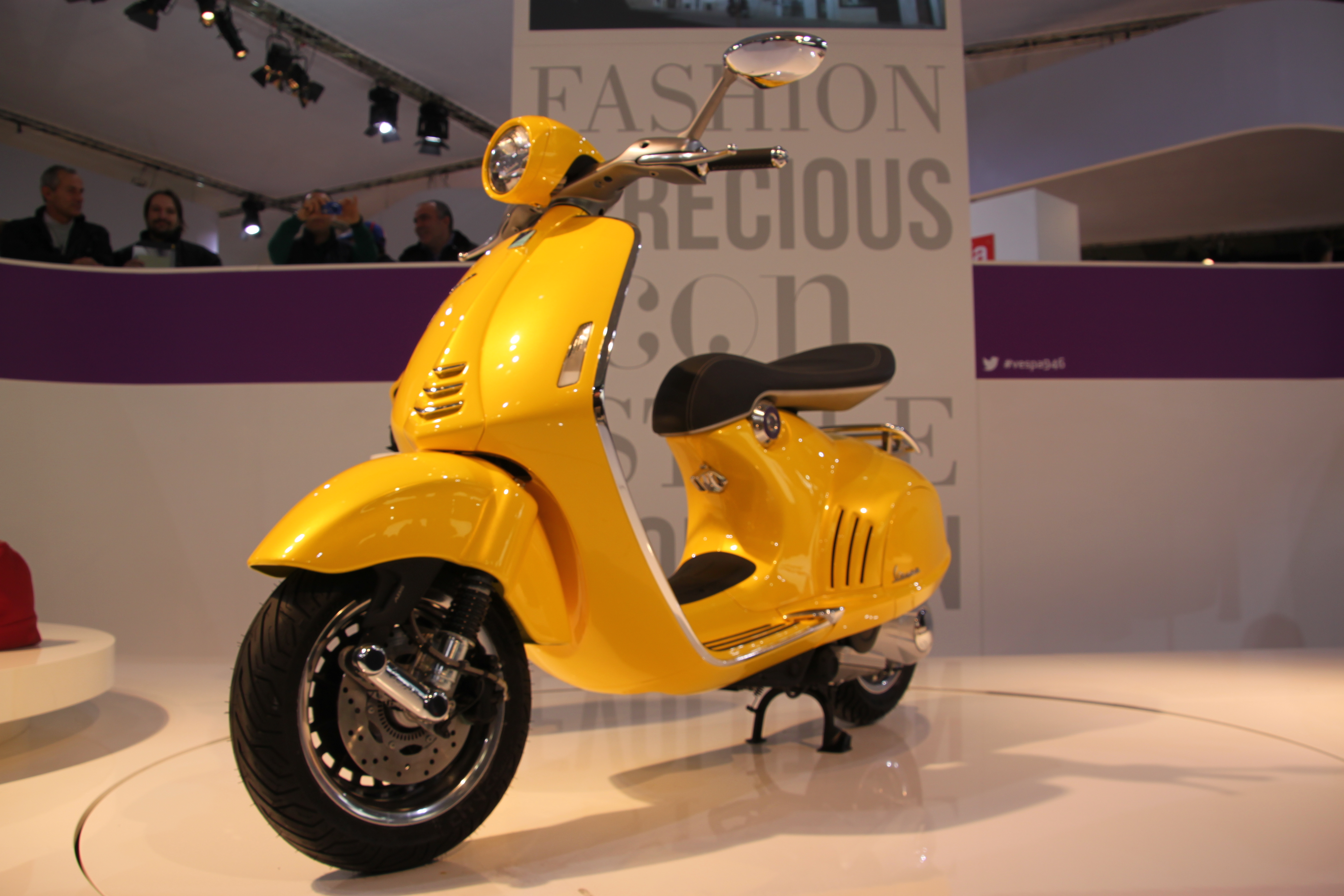 Piaggio Vespa 946