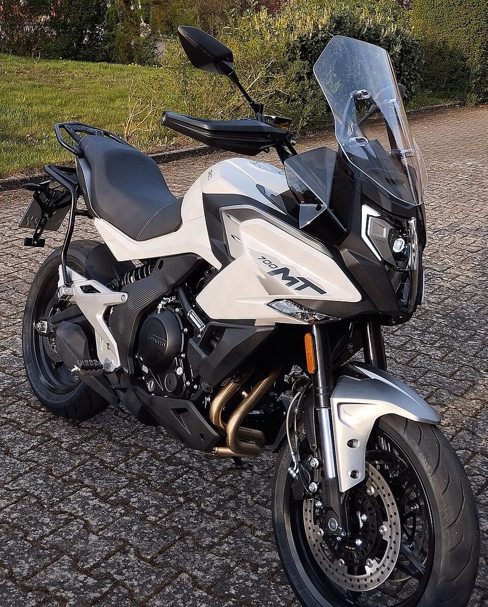 CFMoto 700MT