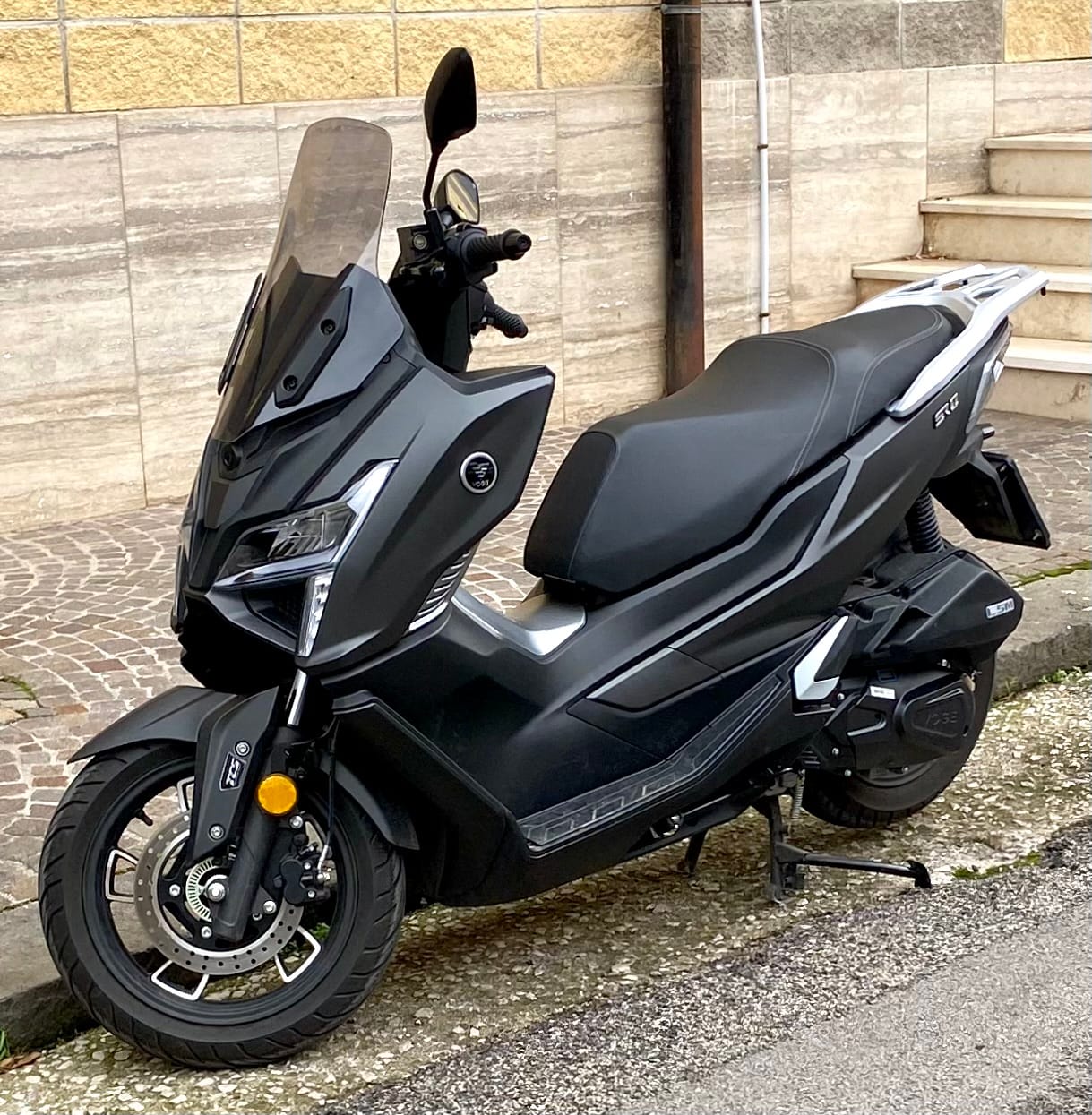 Voge SR1 ADV