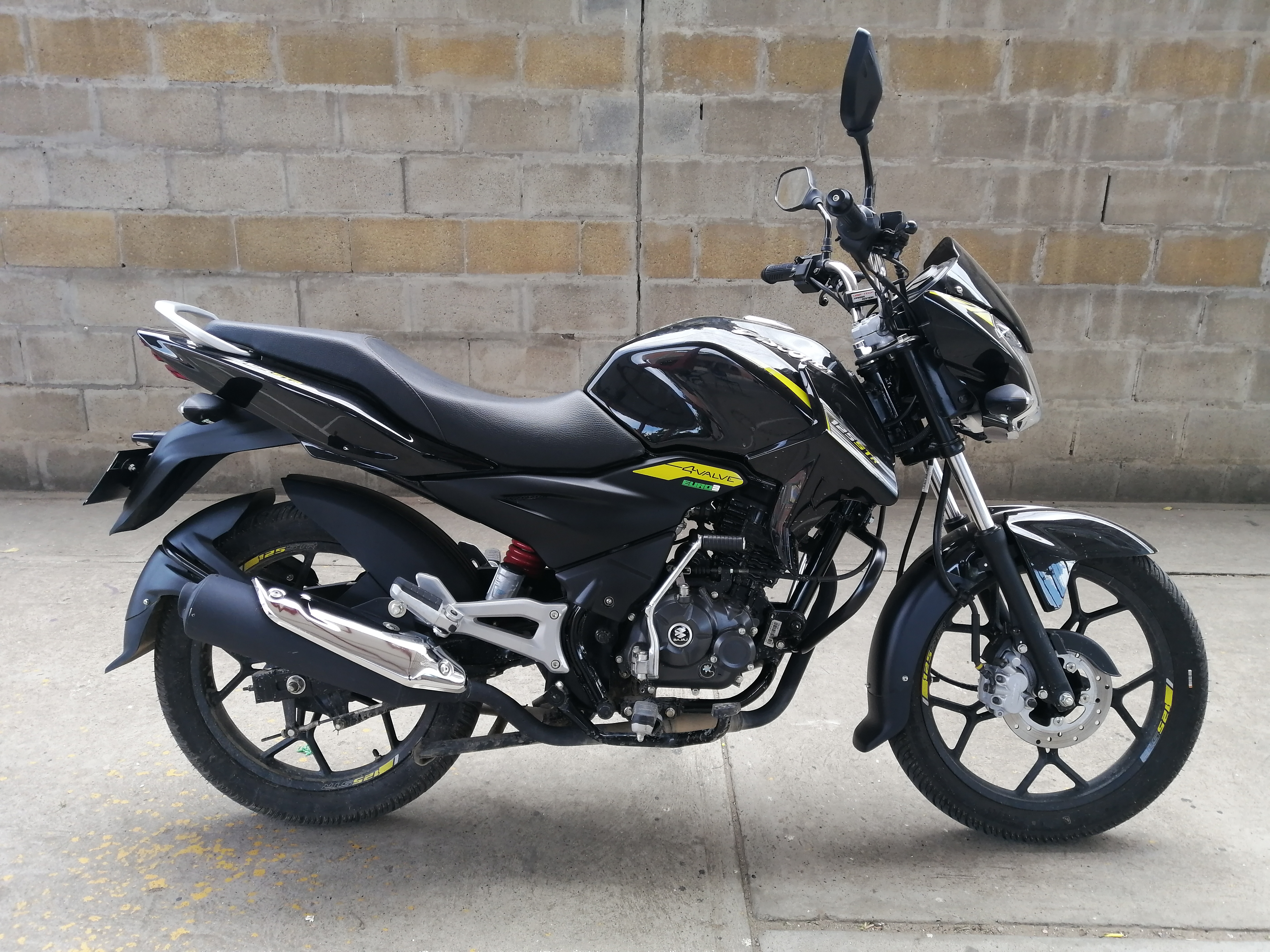 Bajaj Discover 125