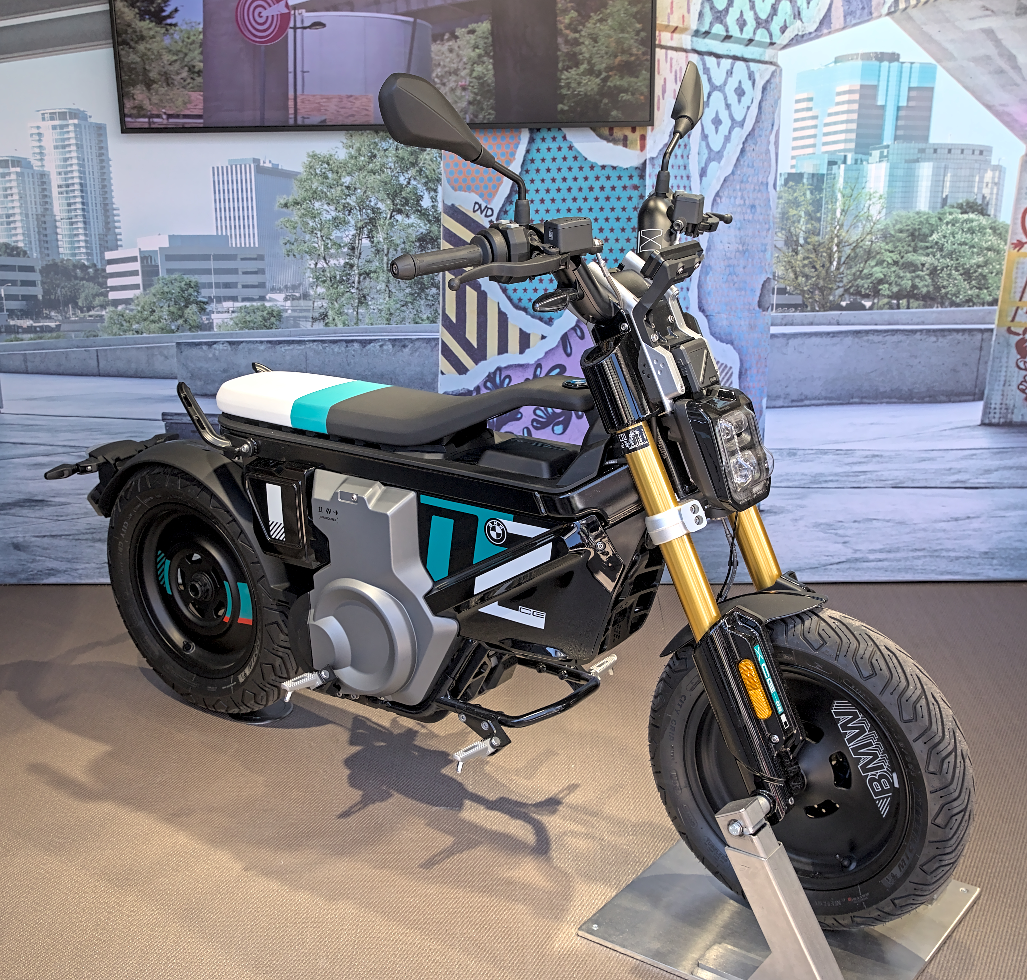 Bmw Ce 02